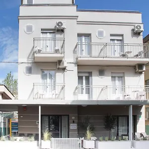 Laura Hotel